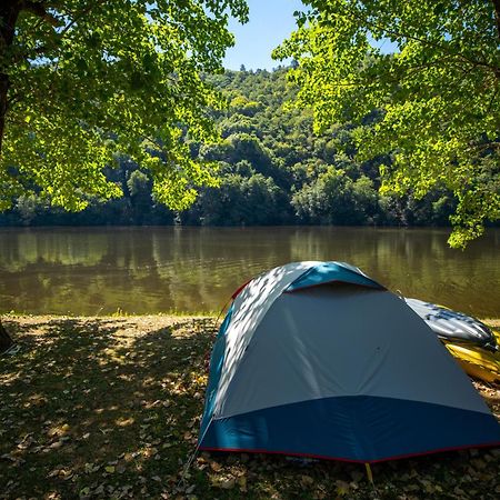 Camping Le Chateau Du Gibanel Saint-Martial-Entraygues Екстер'єр фото