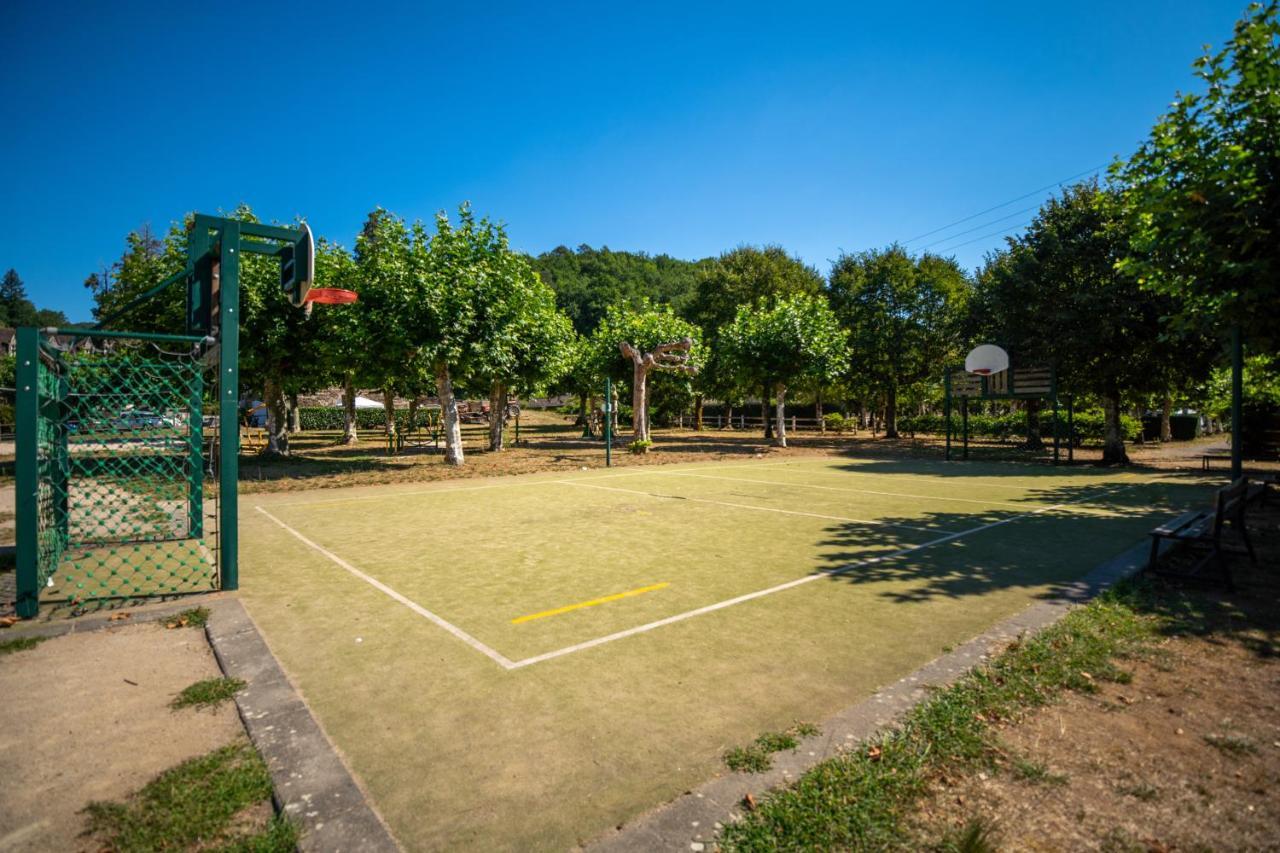 Camping Le Chateau Du Gibanel Saint-Martial-Entraygues Екстер'єр фото