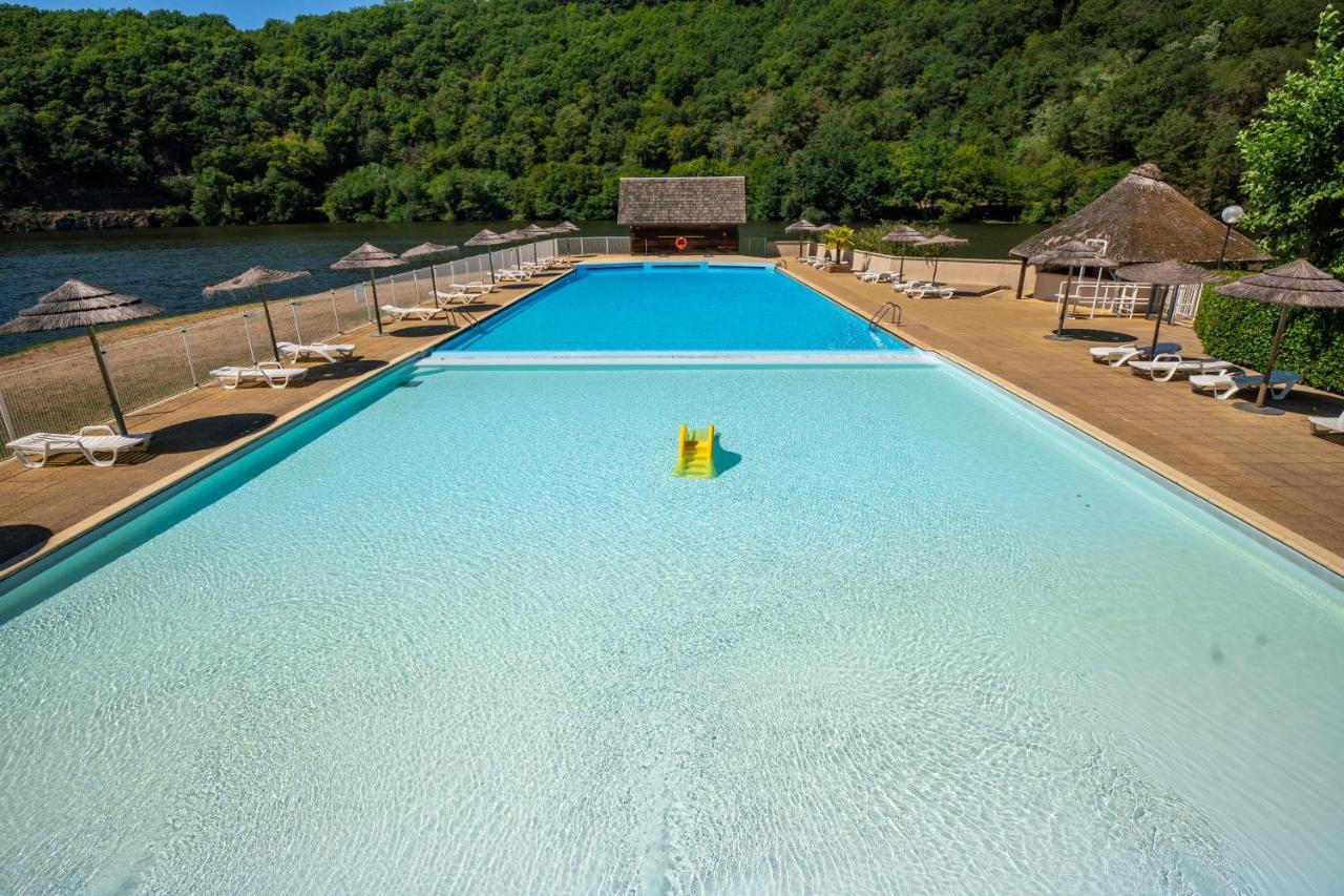 Camping Le Chateau Du Gibanel Saint-Martial-Entraygues Екстер'єр фото