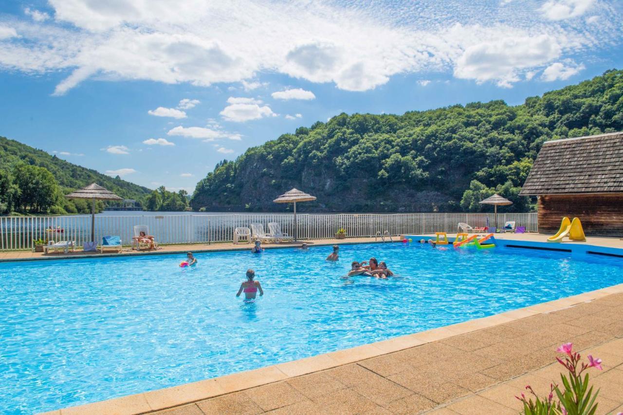 Camping Le Chateau Du Gibanel Saint-Martial-Entraygues Екстер'єр фото