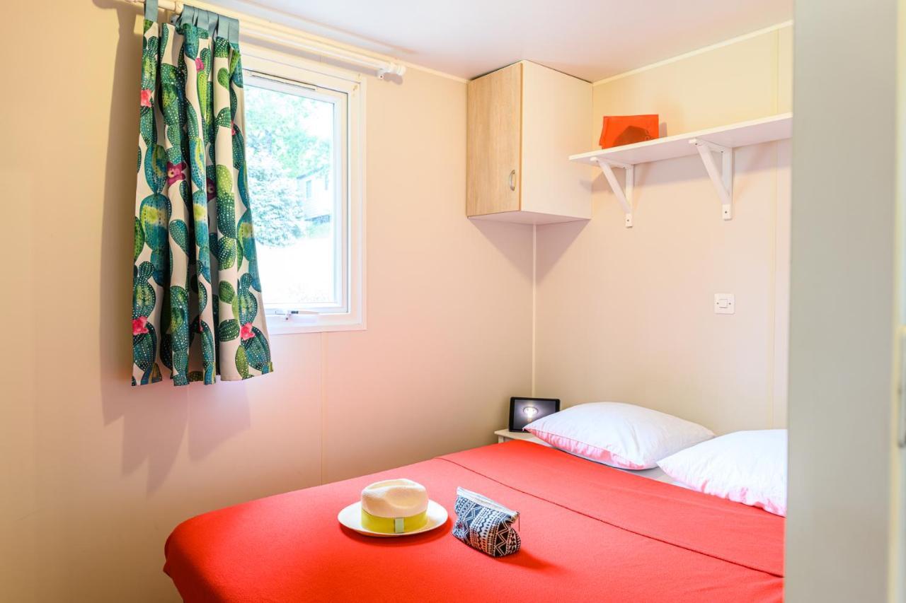 Camping Le Chateau Du Gibanel Saint-Martial-Entraygues Екстер'єр фото