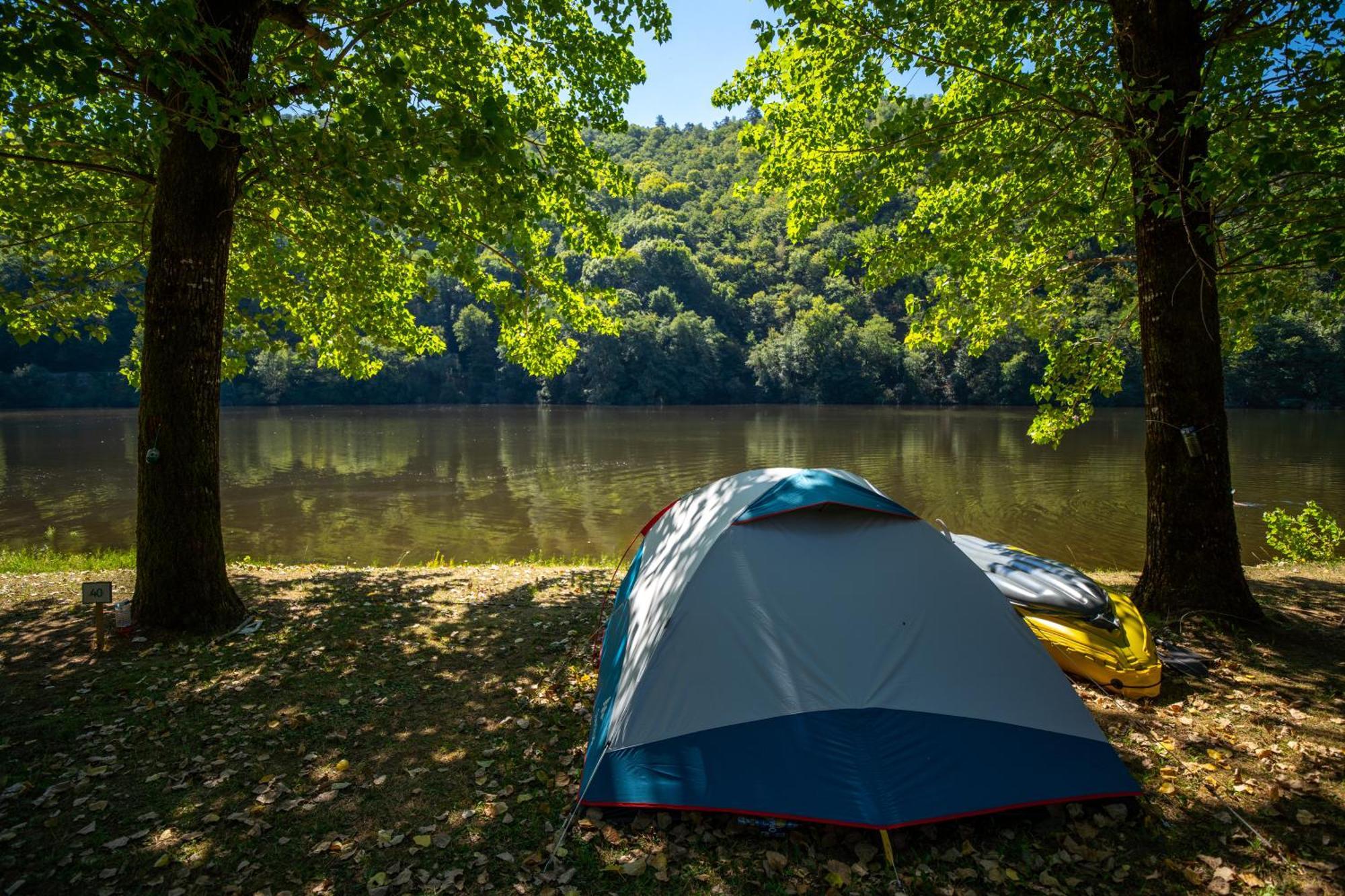 Camping Le Chateau Du Gibanel Saint-Martial-Entraygues Екстер'єр фото